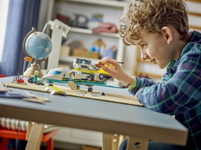 Emergecy Ambulnce Airplan